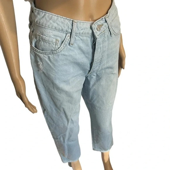 Forever 21 Light Wash Jeans - Picture 3 of 6